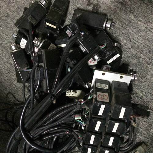 议价安川SGM-02A5F SGM-04A3F SGM-A3A3F SGM-A5A3F S6MM-A3C312