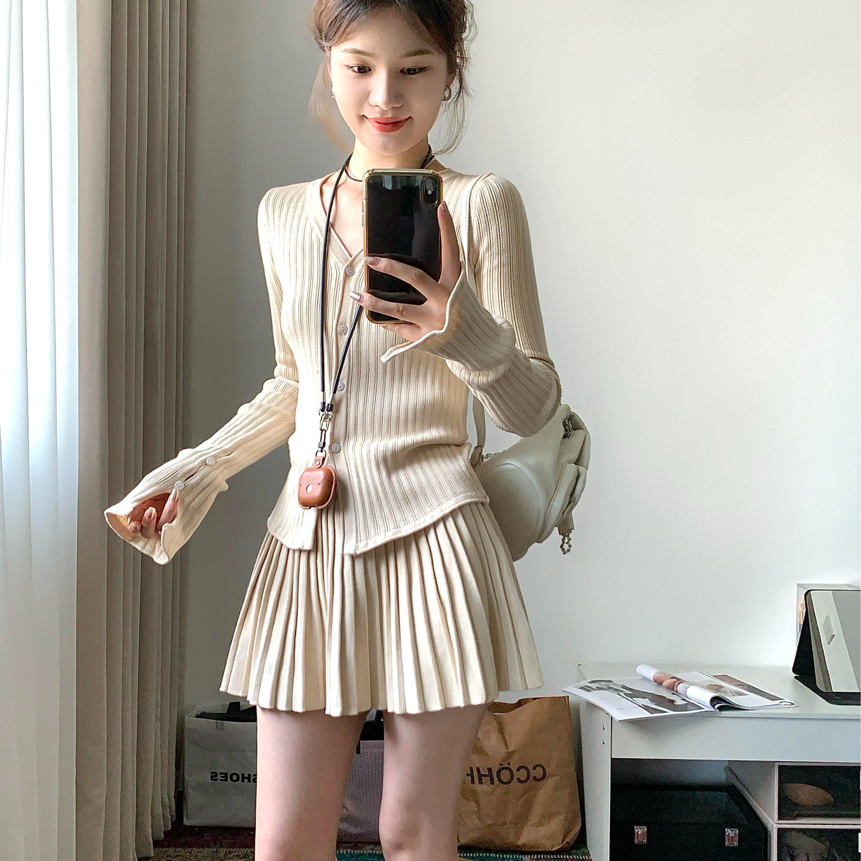 Niiieee简约卡其色毛衣针织衫女秋冬季新款修身显瘦半身裙两件套