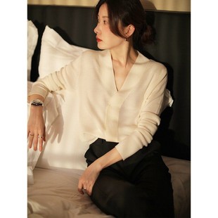 DORACTR 扬子纱全羊毛简约大气暗门襟V领针织衫打底衫女春季新款