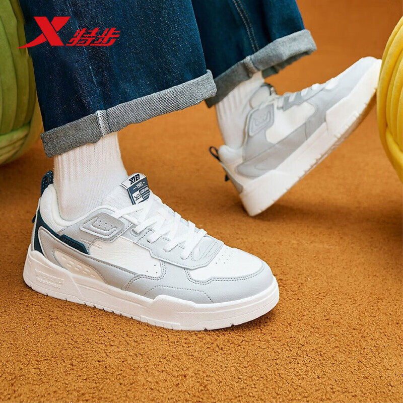 特步板鞋运动鞋男鞋2025秋冬新款百搭低帮皮面休闲鞋975419310048