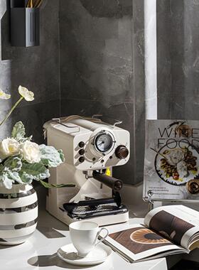 八度空间轻奢风样板间厨房组合摆件咖啡机花器咖啡杯装饰书饰品