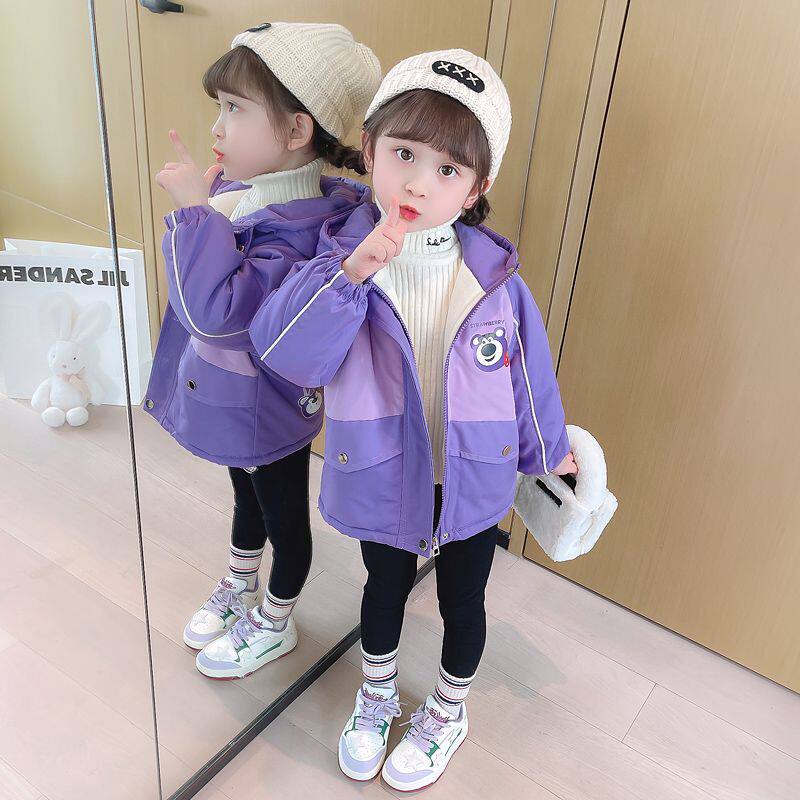 女宝宝春秋冬款外套女童小儿童装洋气加绒加棉衣1冲锋风衣2潮3岁4