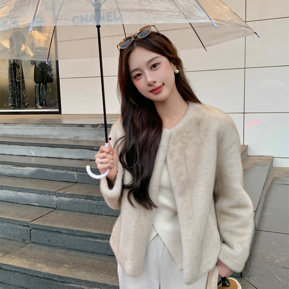 毛毛外套女小香风皮毛一体短款2025新款秋冬仿水貂小个子皮草上衣