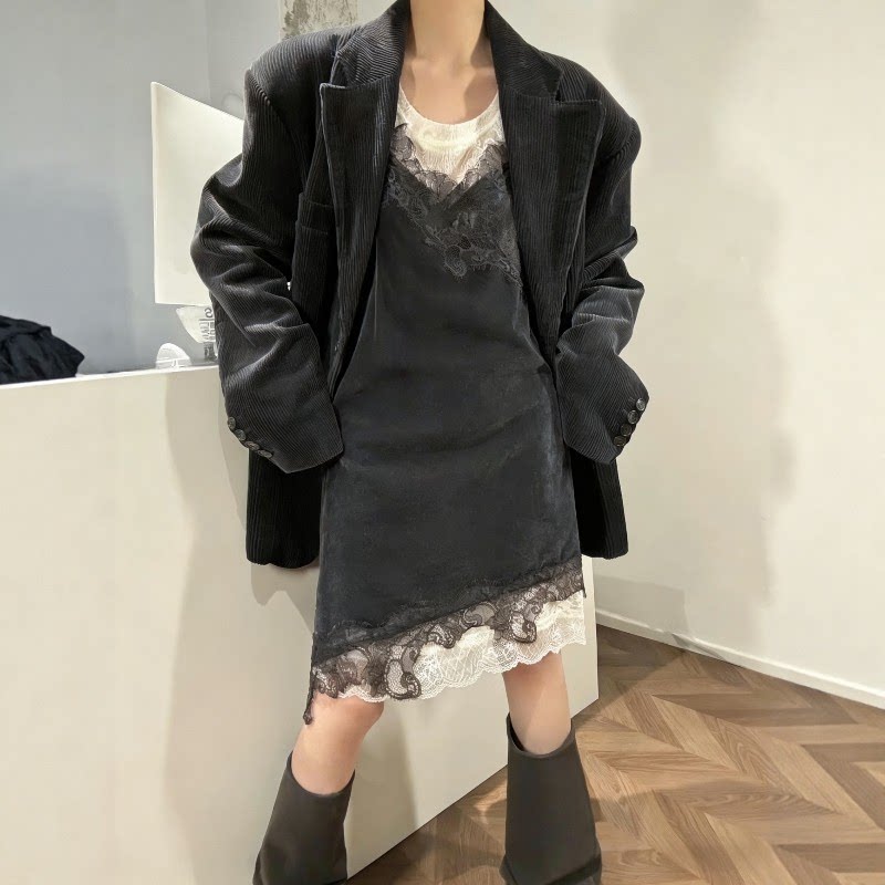 韩系宽松西服外套内搭打底衫女秋冬蕾丝拼接叠穿吊带连衣裙三件套