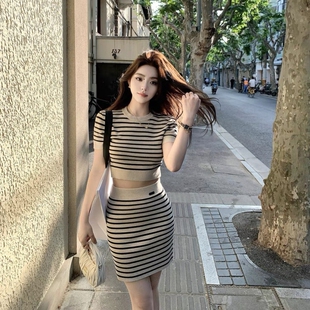 减龄穿搭一整套时尚条纹套装设计感针织上衣2026夏季包臀半身裙女