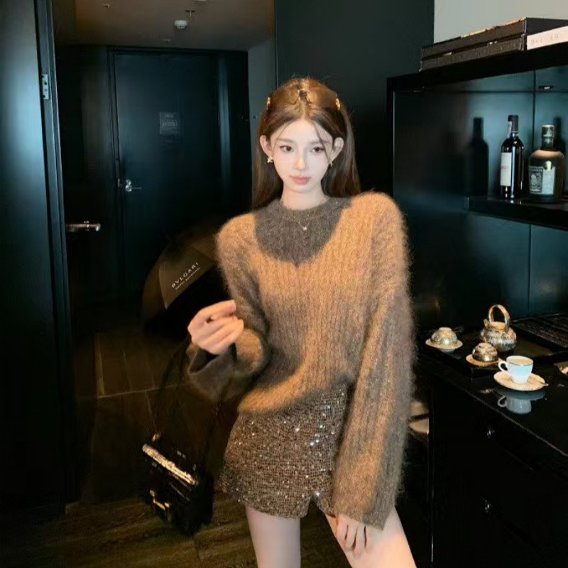 miu里miu气穿搭一整套秋季复古保暖咖色毛衣女时尚亮片短裤套装