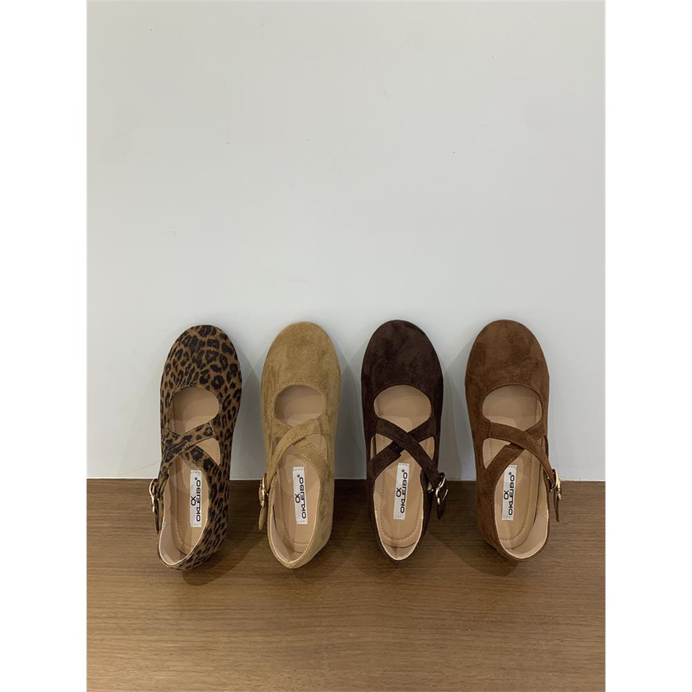 香港法式覆古交叉带圆头玛丽珍鞋2025新款配裙子豹纹芭蕾舞单鞋女