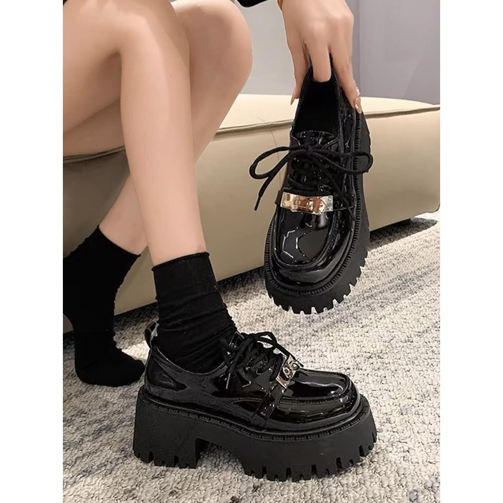 香港系带松糕厚底乐福鞋女2025新款粗跟高跟锁扣黑色jk单鞋小皮鞋