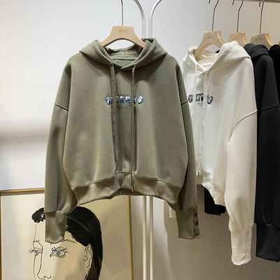 敲推荐~秋冬设计感袖口纽扣连帽套头短款卫衣女短款帽衫上衣外套