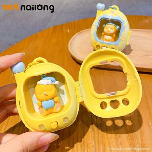 正版奶龙发光钥匙扣卡通创意口袋手办玩偶装饰小夜灯背包挂件礼物