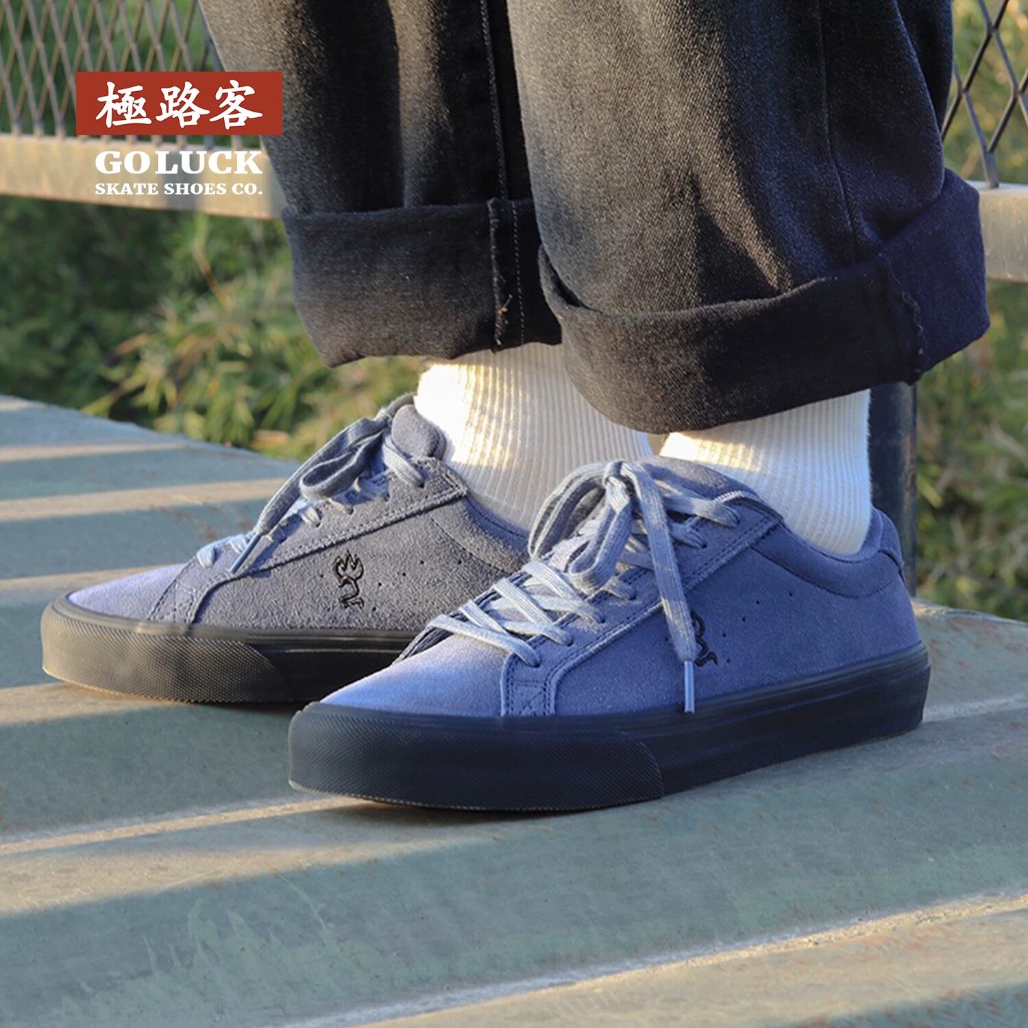 极路客翻毛皮低帮绑带男女滑板鞋