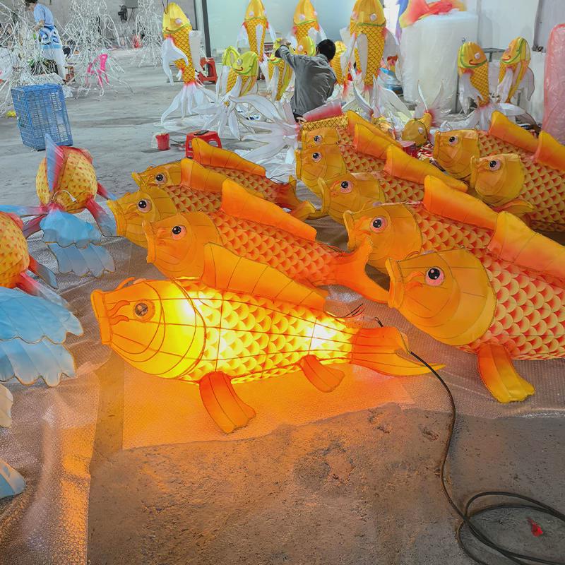 城隍庙鱼群尾巴鱼灯鲤鱼金鱼花灯旅游区灯笼通道吊饰餐厅酒楼古镇
