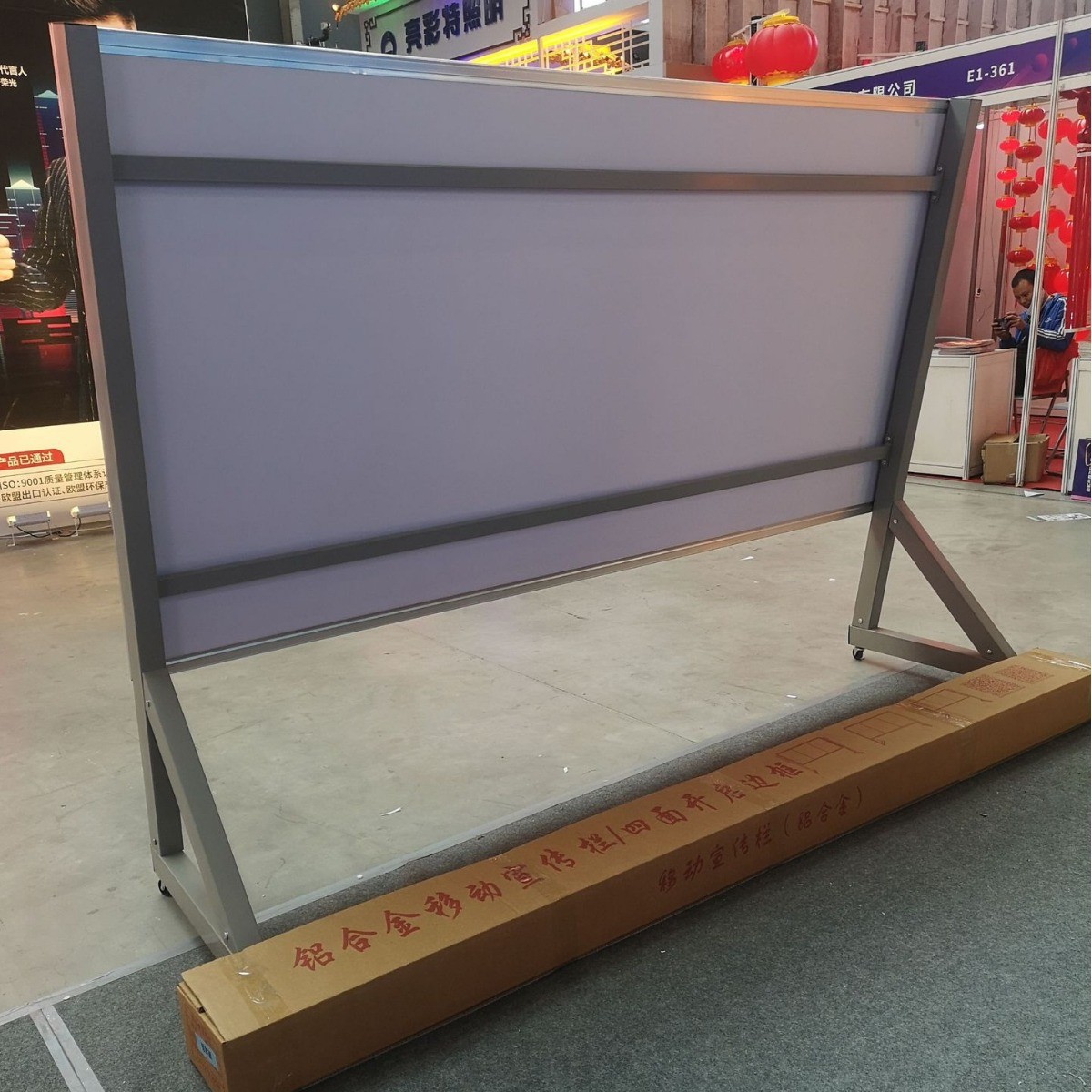 铁斜面宣传栏厂家定做户外活动宣传栏公告栏广告牌展示架支架