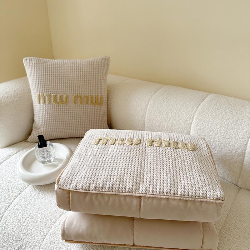 rp4t批发折叠汽车抱枕被子两用沙发靠垫枕头二合一办公室午睡in风