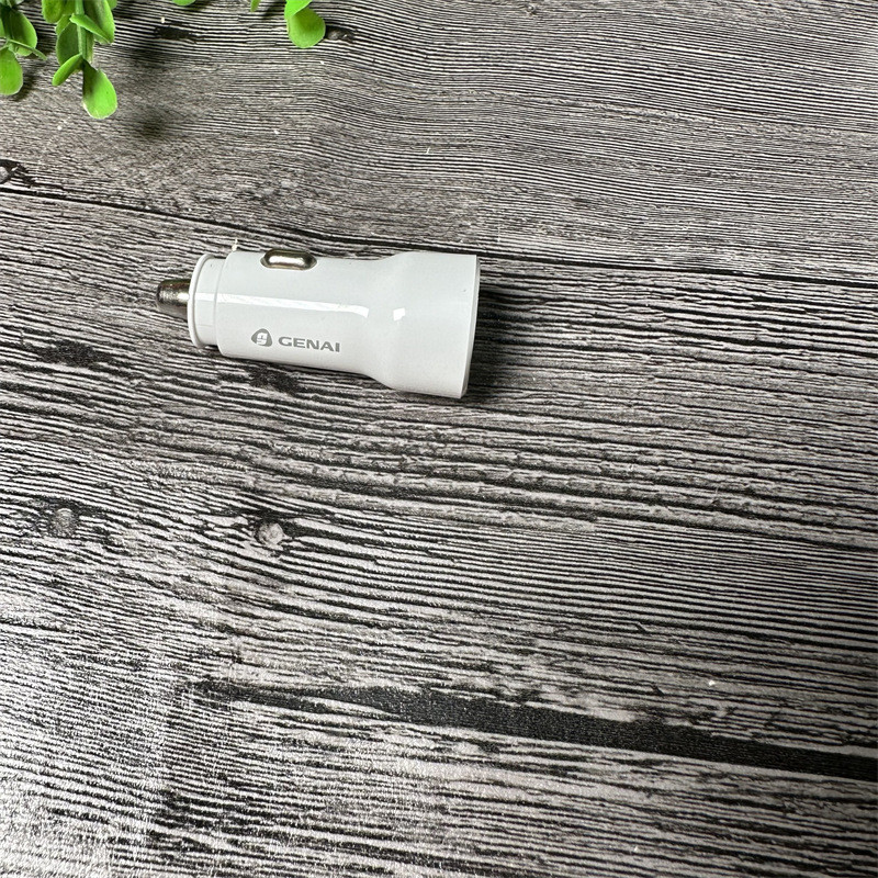 热销歌奈GC-C15车充12V-24V车载充电器100W+PD30W全兼容闪充车充