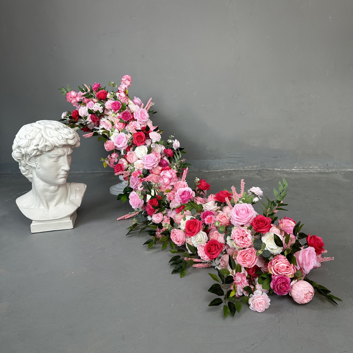 橱窗装饰排粉色玫瑰花排婚礼路引花商场背景花墙仿真花墙婚庆装饰