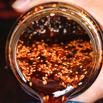丘北山里郎油辣椒200克每瓶凉拌菜凉皮调料香辣红辣椒油云南特产