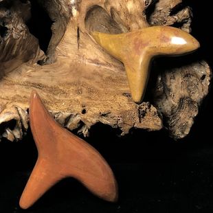 泗水厂家滨红足底大三角雀按摩身体面部穴位加厚砭石按摩经络棒锥