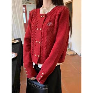 2025秋冬新款刺绣设计感假两件衫女宽松短款开衫红色毛衣潮