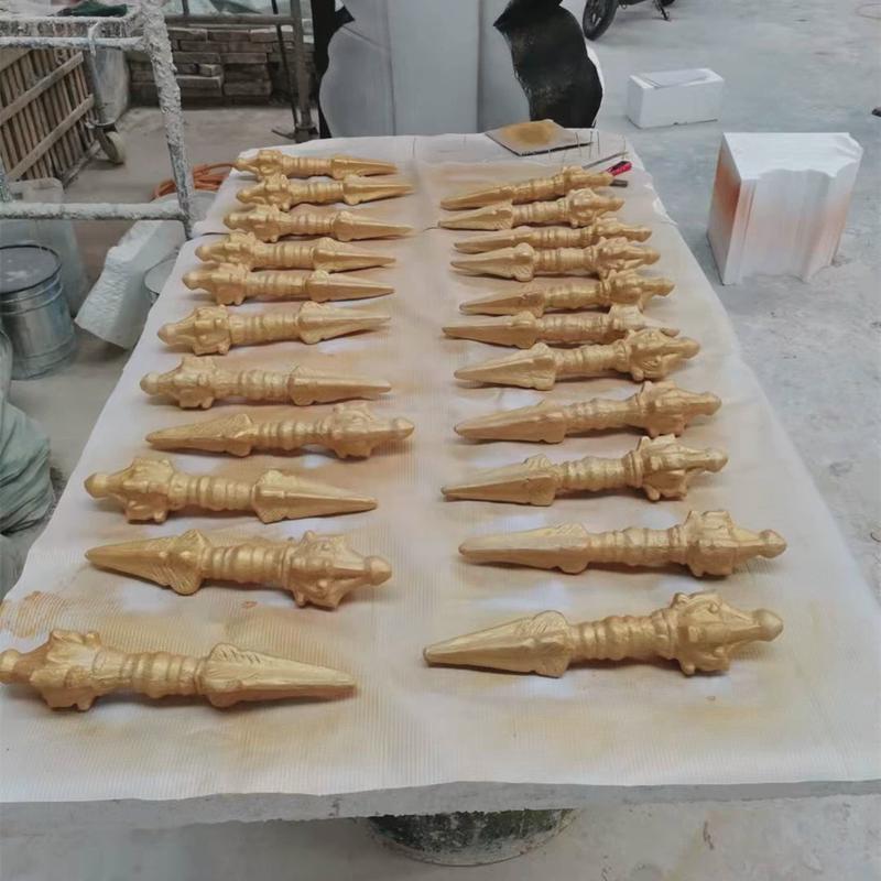 泡沫雕塑人物卡通摆件装饰北京室内大型艺术品仿真皇后玻璃钢