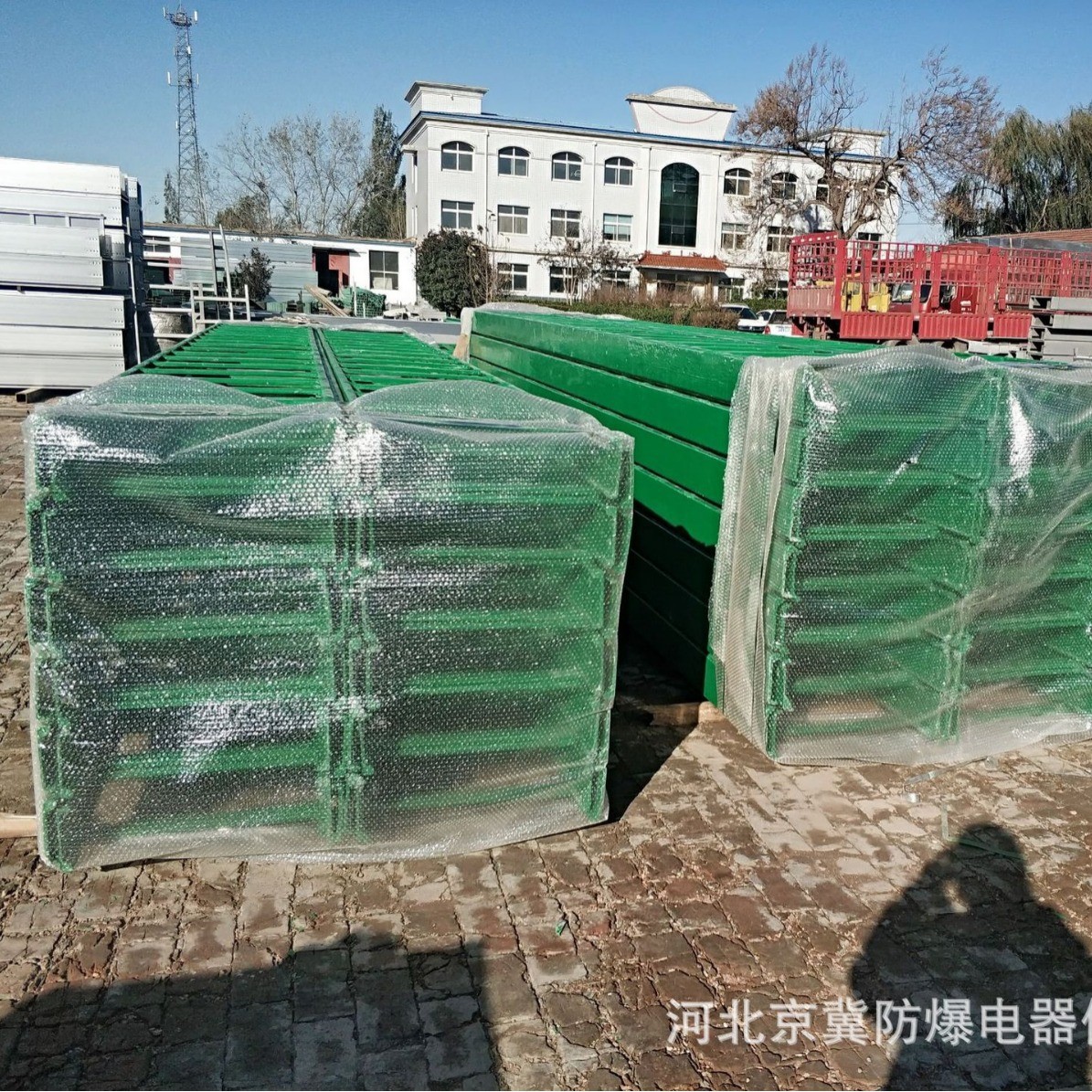 京冀桥架式复合玻璃钢衬钢板桥架内衬金属环氧树脂复合型电缆梯