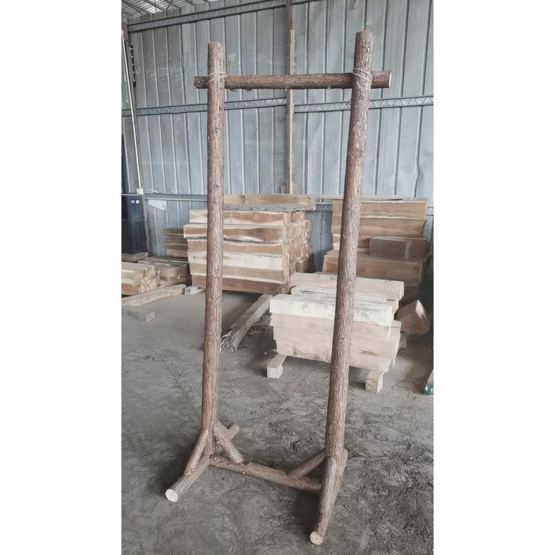 露营木架子民宿草地派对篝火野营地门架旗帜架装饰树干拱门轻奢