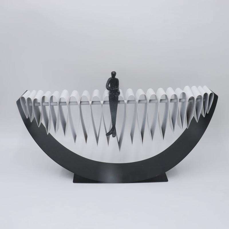 北欧轻奢金属创意家居艺术品装饰样板房人物造型玄关电视柜摆件