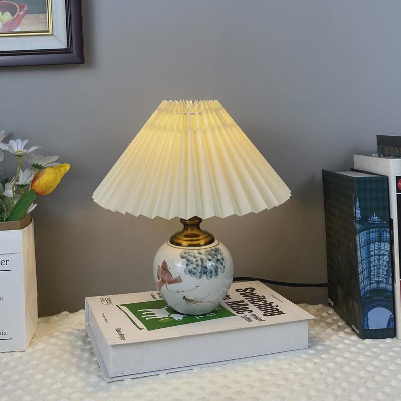 百褶装饰北欧小台灯陶瓷灯氛围感民宿居家创意网红小夜灯diy礼品