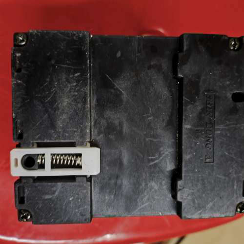 韩国ks 标准三相开关，100a拆机开关，成色如图，功能正常