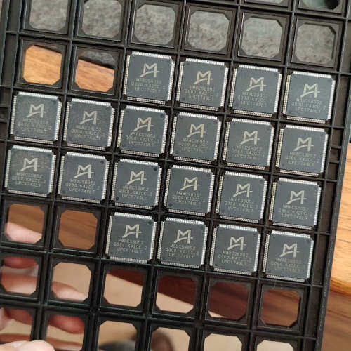 M88CS8052芯片，20只，单价15元/只，实物如图所示