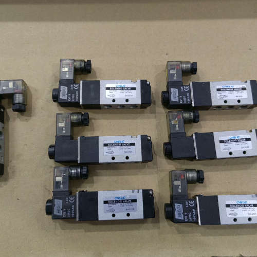 气立可CHELIC 二位五通电磁阀SV5101 二手拆机