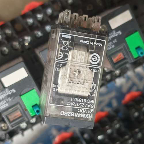 RXM4AB2BD+底座RXZE1M4C有100套，一套9元