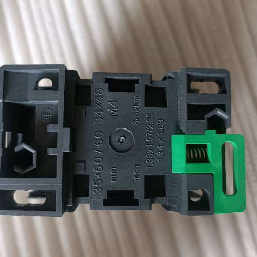 施奈德交流接触器LC1E0901B5N。实物拍摄，如图发货。