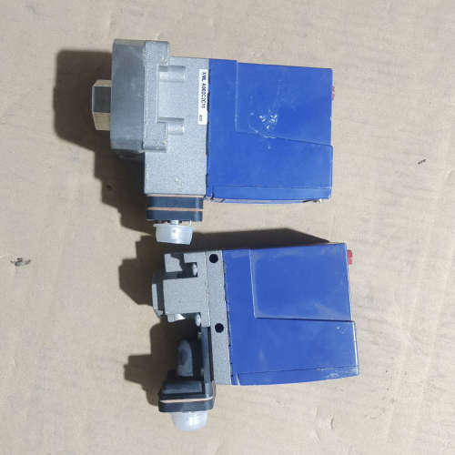 XMLA002C2C11一个，XMLA010A2C11一个实