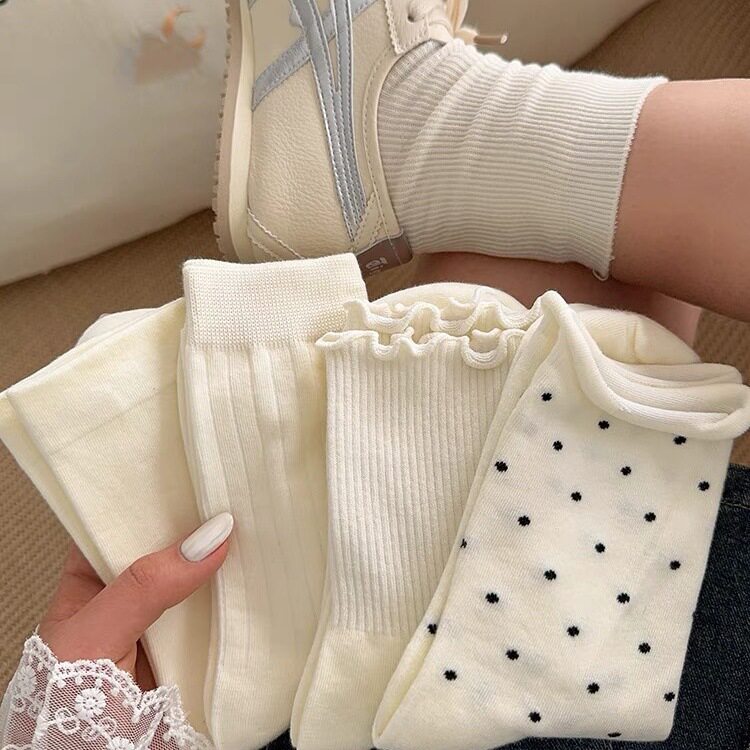 奶白色波点木耳边春秋堆堆中筒袜