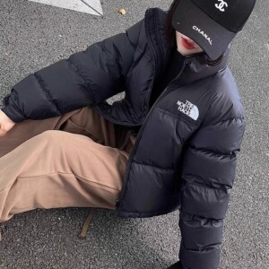 黑色美式短款羽绒服女白鸭绒新款小个子别致时尚立领防风防寒外套