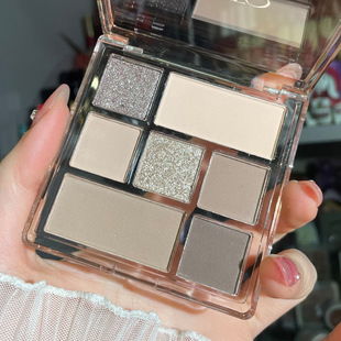 彩妆烟木七色眼影盘珠光哑光亮晶晶水泥大地色腮红高光修容一体盘