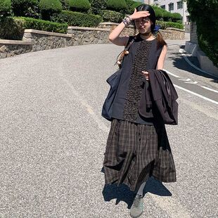 清冷松弛感穿搭套装文艺木耳边棕色无袖背心裙格纹半身裙两件套夏