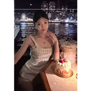现货~小香风格纹套装2024新款设计感时尚性感收腰露背上衣+短裤