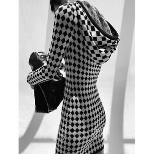 秋冬内搭新款菱形格长袖针织连帽修身显瘦连衣裙女短款