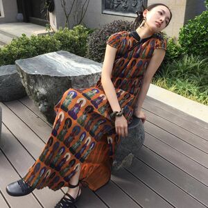 壁画褶皱修身改良旗袍连衣裙女2025新款新中式小众印花裙子