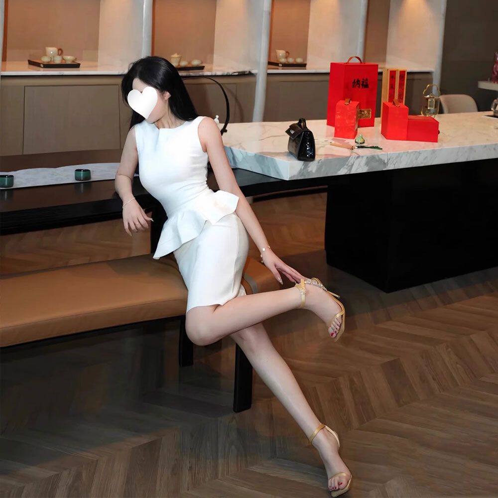 白色高级感荷叶边上衣包臀半身裙两件套女2025夏季新款