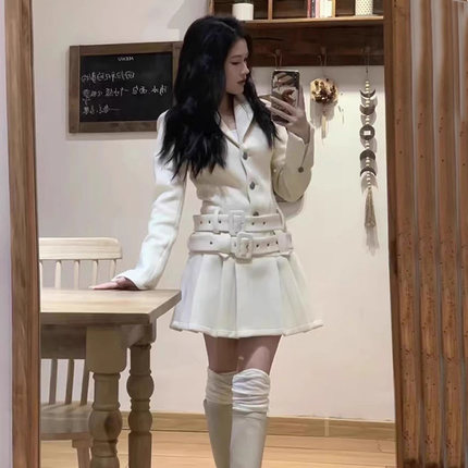 2026日韩甜美风显身材秋季新款呢子系腰带修身设计感时尚连衣裙女