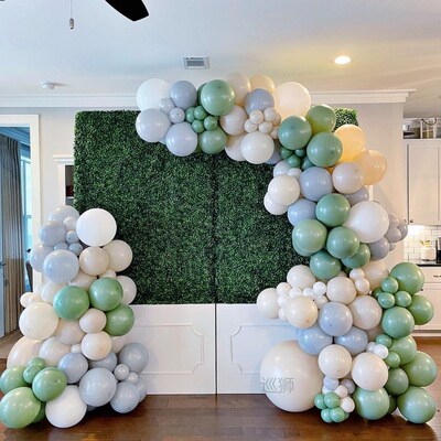 33pcs Avocado Green Metal Gold Balloon Kit With Figure Ballo