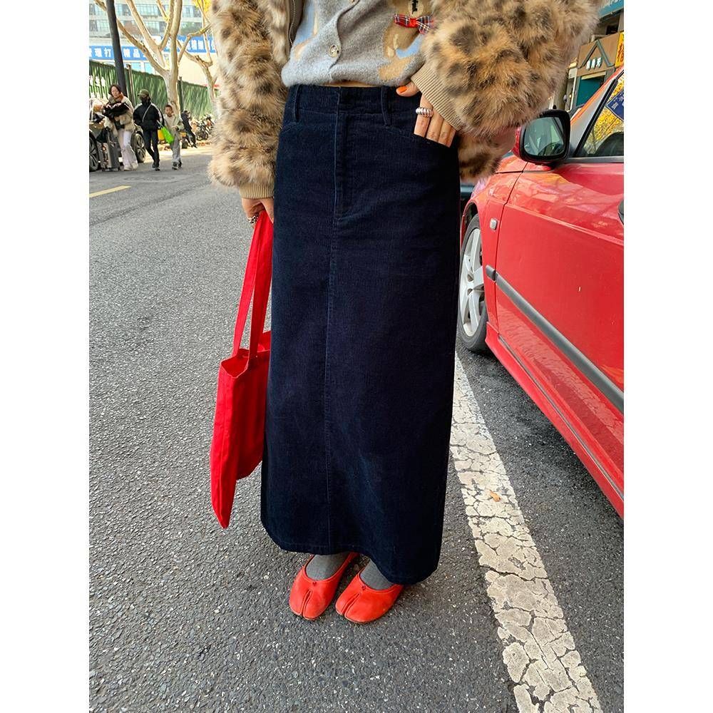 今屿花花 冬季半身裙女2025年新款藏青色灯芯绒长款半裙开衩裙子