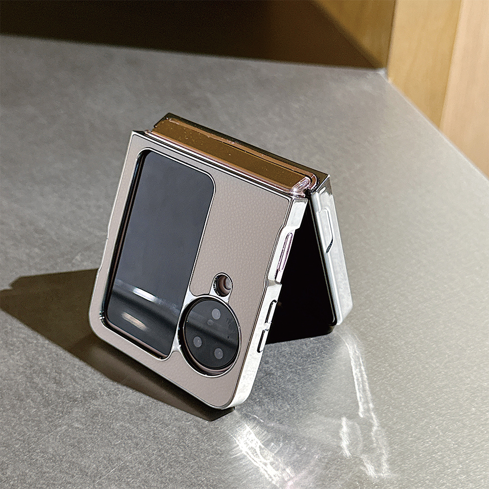 渐变蓝彩色小鱼皮纹折叠屏手机壳