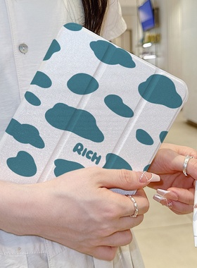 小众个性蓝色奶牛纹适用iPad11苹果平板保护套Air7三段折叠2025新款air6带笔槽Pro13寸mini6女11寸保护壳透明