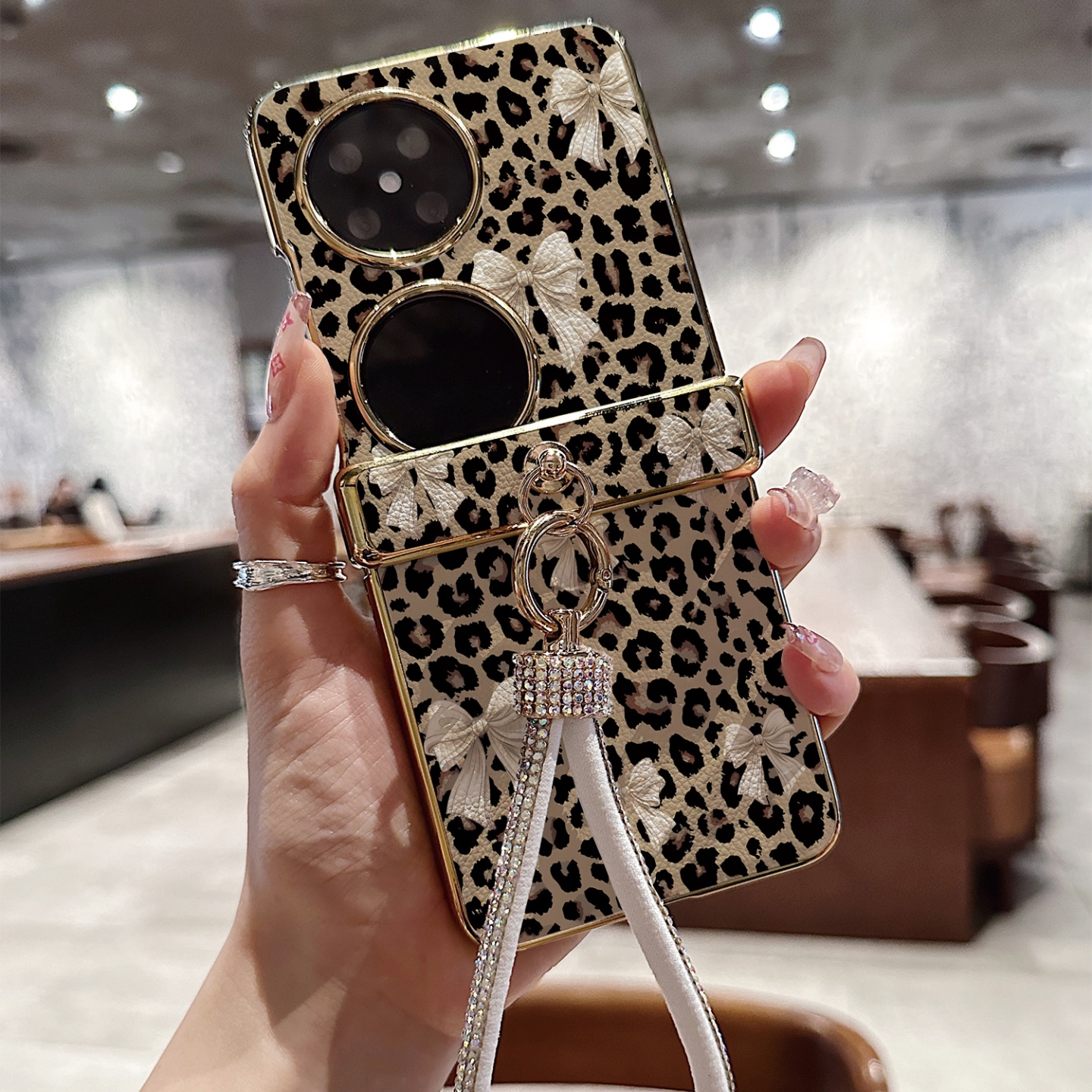 豹纹蝴蝶结皮纹折叠屏手机壳