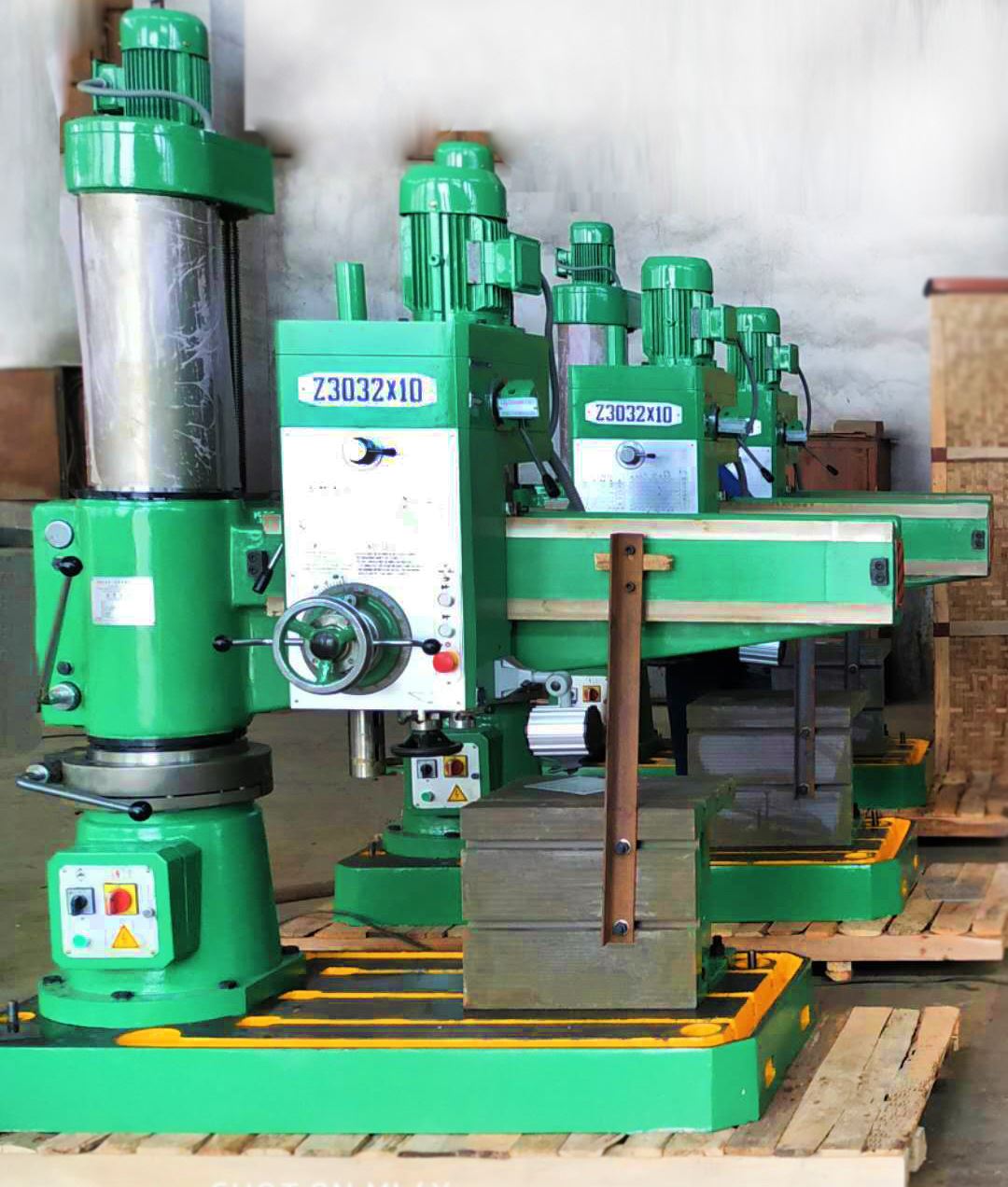 金属加工设备32mm 40 mm 钻床 桂林二机摇臂钻床Z3032X10