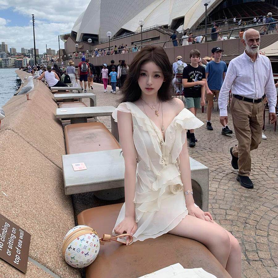 无袖气质白色连衣裙女夏季高级感小众深v领一字肩小个子短款裙子